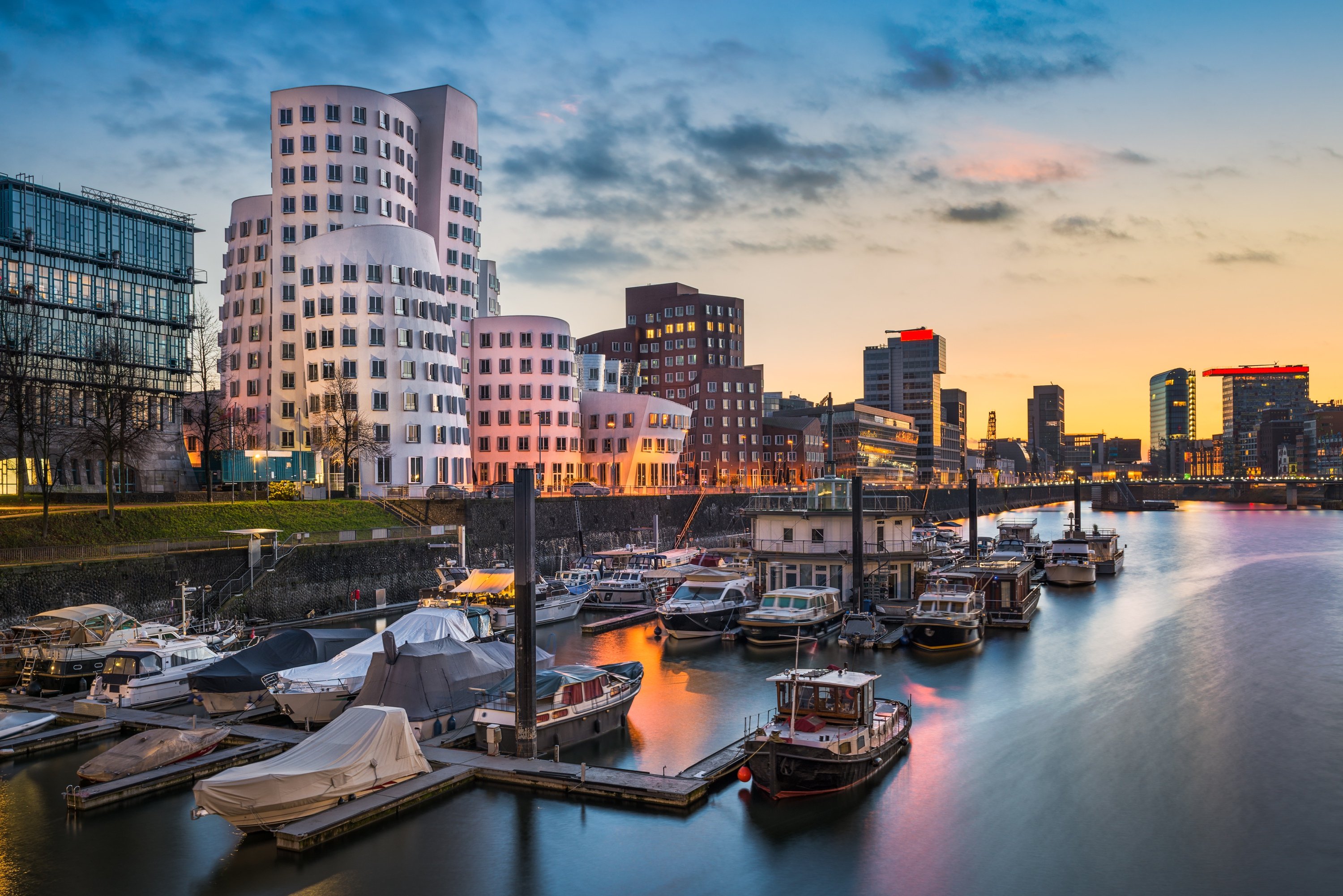 Дюссельдорф сайт. Город Dusseldorf. Дюссельдорф Germany. Дюссердольф Германия. Дюссельдорф Германия фото.